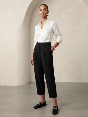 Wilfred by Aritzia Black High-Waisted Pleated Cropped Tapered Trousers Size 4